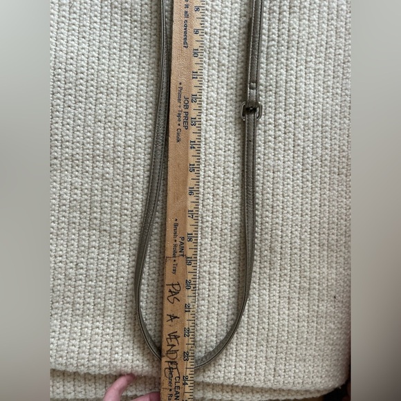 ❤️ 3/$15❤️ Kenneth Cole Reaction crossbody - Picture 11 of 11